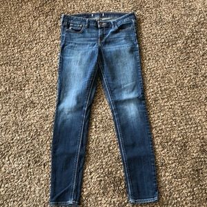 Juniors/women’s sz 9R Hollister jeans